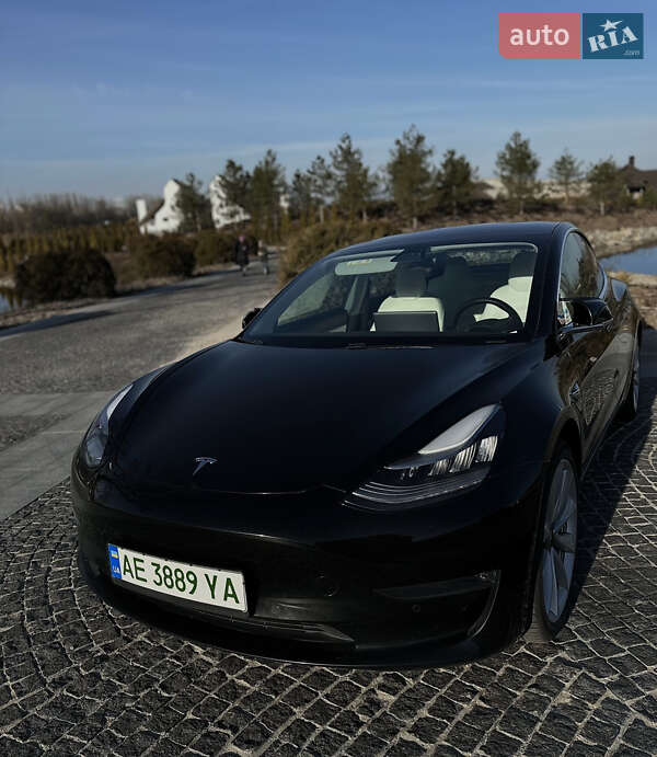 Седан Tesla Model 3 2019 в Дніпрі