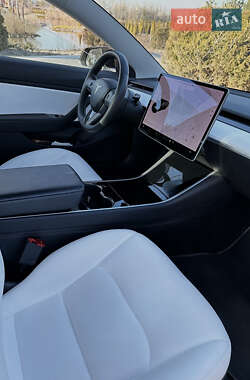 Седан Tesla Model 3 2019 в Дніпрі