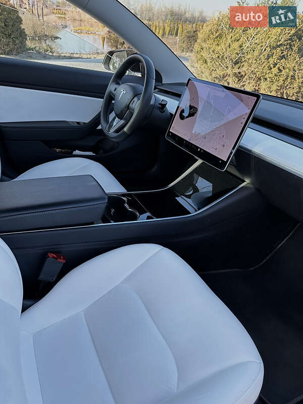 Седан Tesla Model 3 2019 в Дніпрі