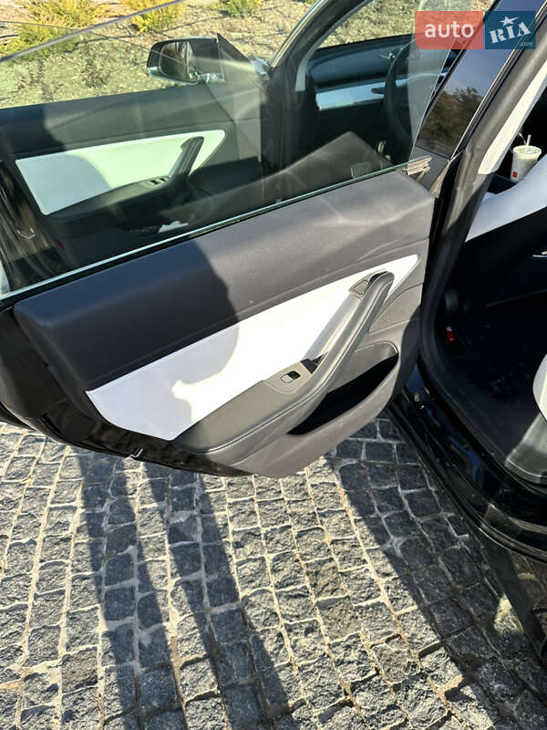 Седан Tesla Model 3 2019 в Дніпрі