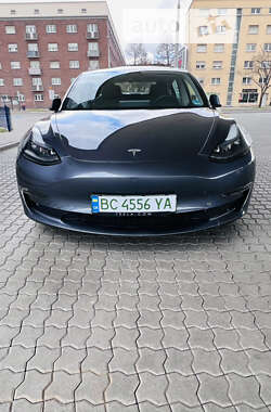 Седан Tesla Model 3 2022 в 