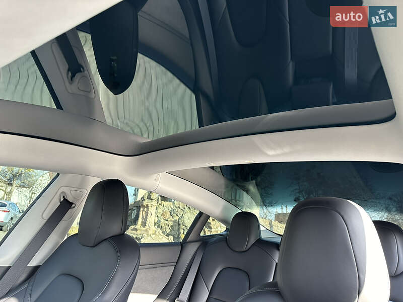 Седан Tesla Model 3 2019 в Луцьку
