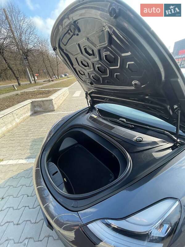 Седан Tesla Model 3 2018 в Вінниці