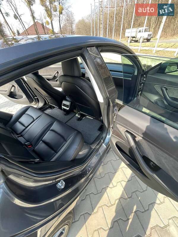 Седан Tesla Model 3 2018 в Вінниці