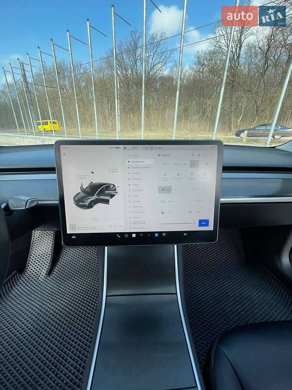 Седан Tesla Model 3 2018 в Вінниці