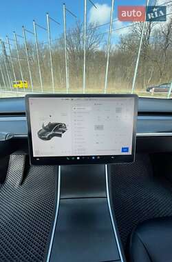 Седан Tesla Model 3 2018 в 