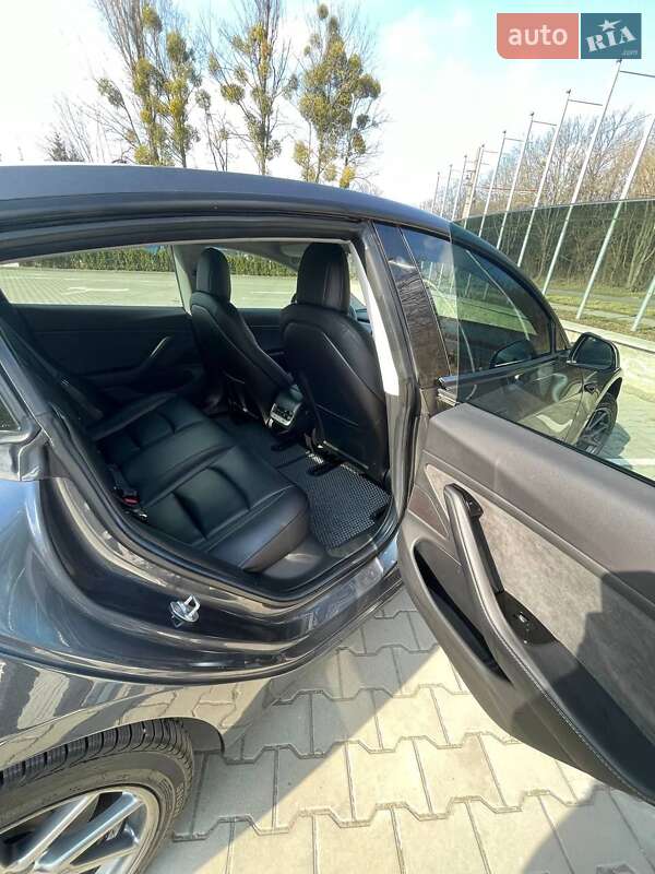 Седан Tesla Model 3 2018 в Вінниці