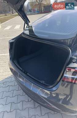 Седан Tesla Model 3 2018 в Виннице