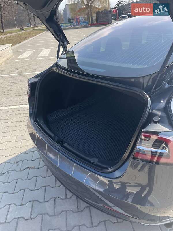 Седан Tesla Model 3 2018 в Вінниці