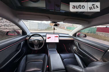 Седан Tesla Model 3 2020 в Звенигородці