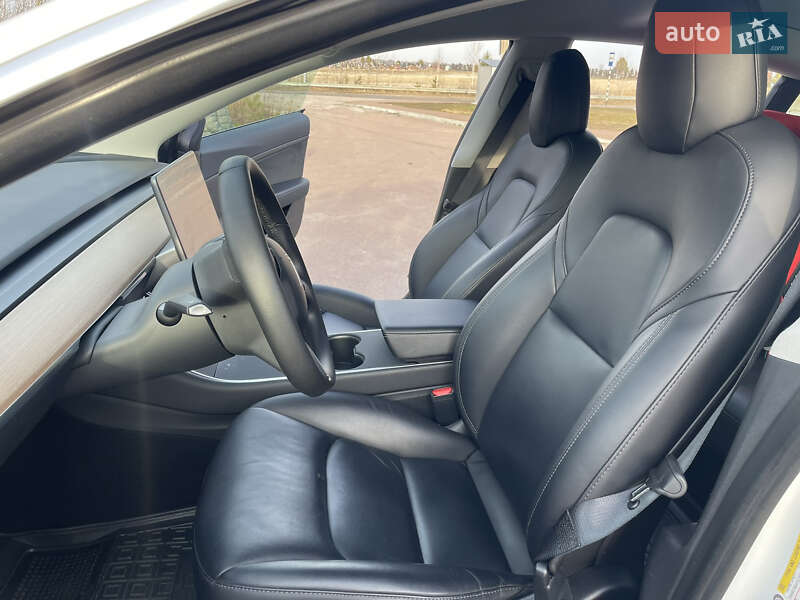 Седан Tesla Model 3 2020 в Житомире
