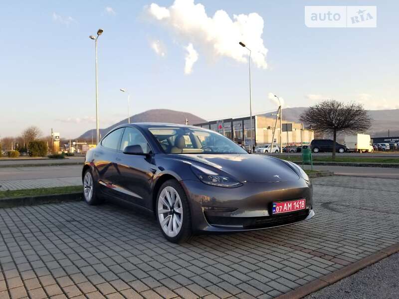 Седан Tesla Model 3 2021 в Тячеві