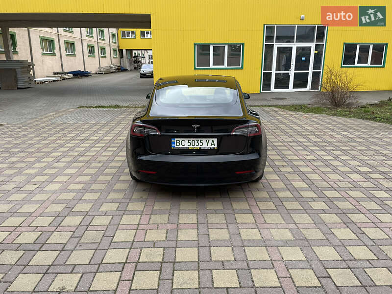 Седан Tesla Model 3 2022 в Стрые