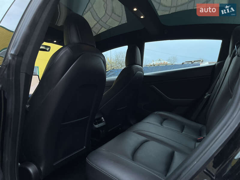 Седан Tesla Model 3 2022 в Стрые