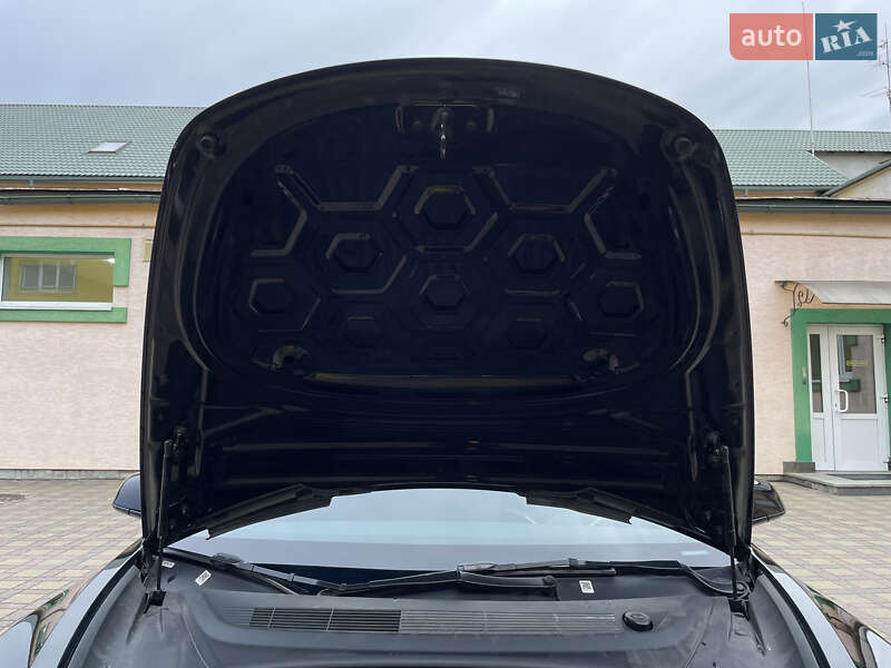 Седан Tesla Model 3 2022 в Стрые
