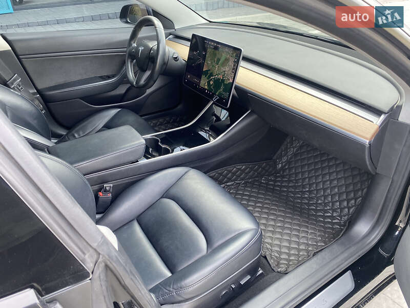 Седан Tesla Model 3 2018 в Львові фото 14 Седан Tesla Model 3 2018 в Львові