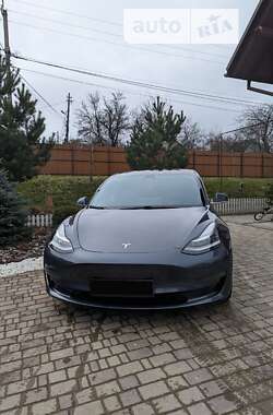 Седан Tesla Model 3 2019 в Чернівцях