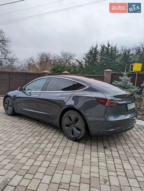 Седан Tesla Model 3 2019 в Черновцах