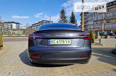 Седан Tesla Model 3 2022 в Львове