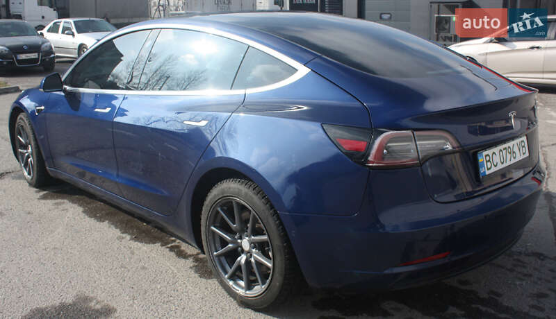 Седан Tesla Model 3 2020 в Львові