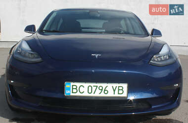 Седан Tesla Model 3 2020 в 