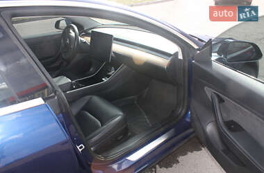 Седан Tesla Model 3 2020 в Львове