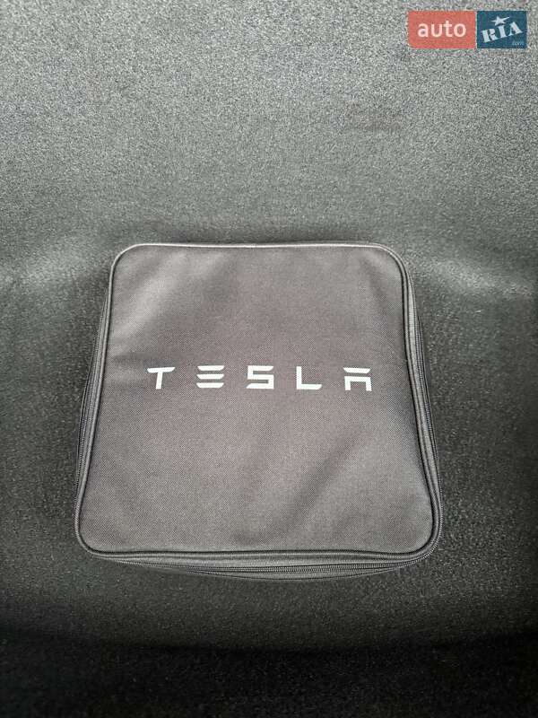 Седан Tesla Model 3 2022 в Одесі