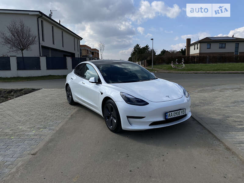 Седан Tesla Model 3 2021 в Киеве