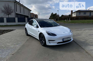 Седан Tesla Model 3 2021 в Киеве