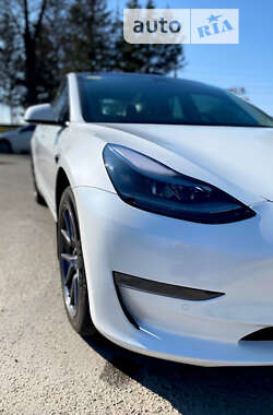 Седан Tesla Model 3 2021 в Звягеле