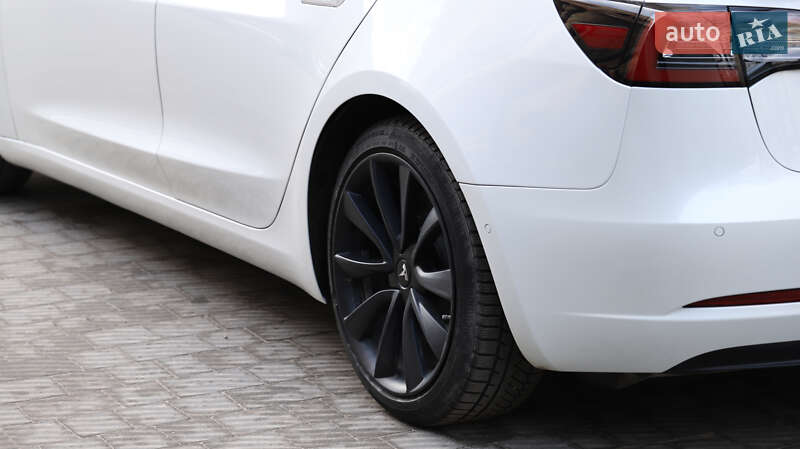 Седан Tesla Model 3 2019 в Тернополі