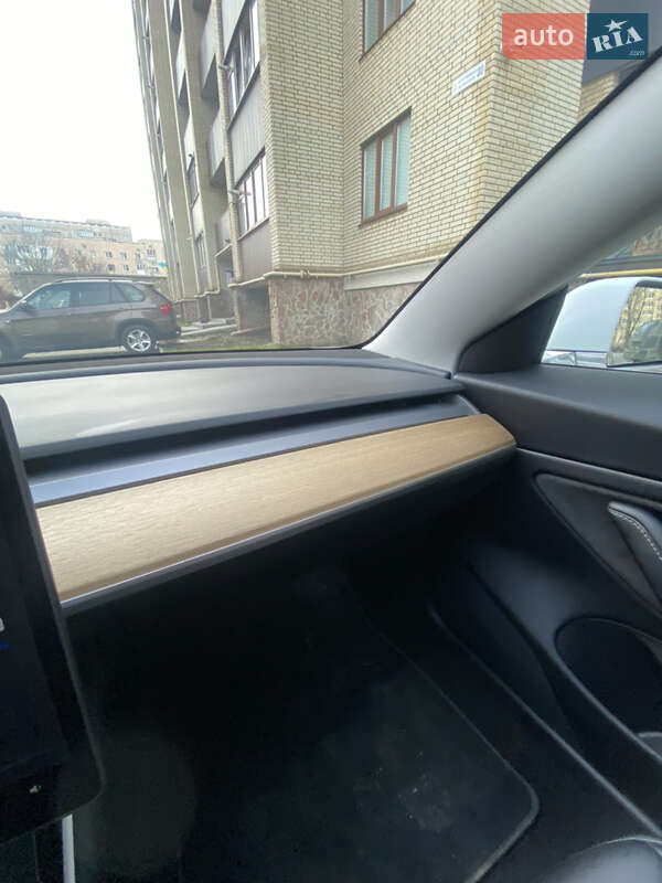 Седан Tesla Model 3 2019 в Тернополі