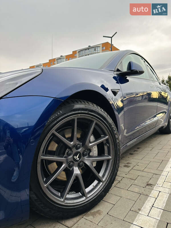 Седан Tesla Model 3 2021 в Ивано-Франковске