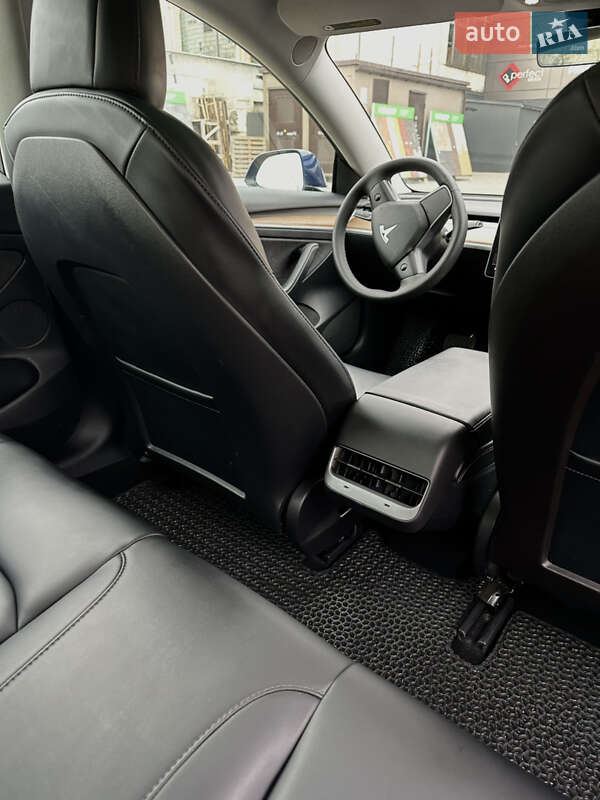Седан Tesla Model 3 2021 в Ивано-Франковске