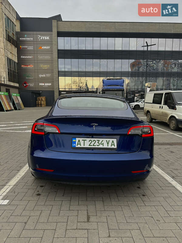 Седан Tesla Model 3 2021 в Івано-Франківську