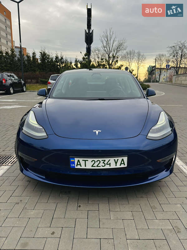 Седан Tesla Model 3 2021 в Ивано-Франковске