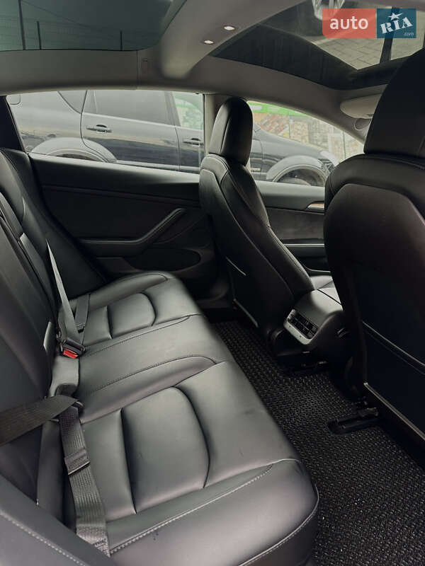 Седан Tesla Model 3 2021 в Ивано-Франковске
