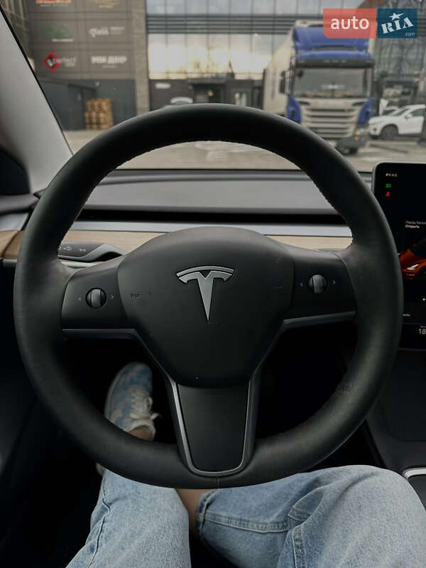 Седан Tesla Model 3 2021 в Ивано-Франковске