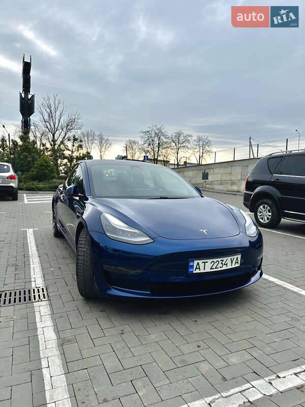 Седан Tesla Model 3 2021 в Івано-Франківську