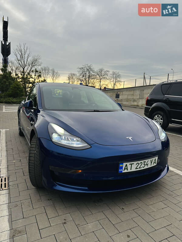Седан Tesla Model 3 2021 в Ивано-Франковске