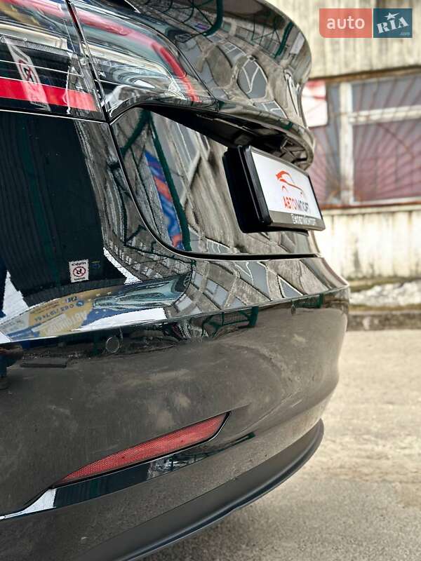 Седан Tesla Model 3 2019 в Сумах