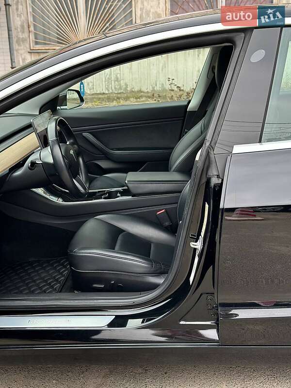 Седан Tesla Model 3 2019 в Сумах