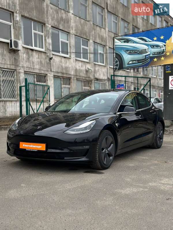 Седан Tesla Model 3 2019 в Сумах