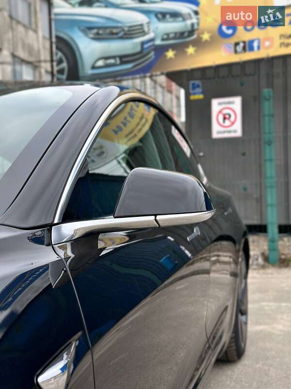 Седан Tesla Model 3 2019 в Сумах