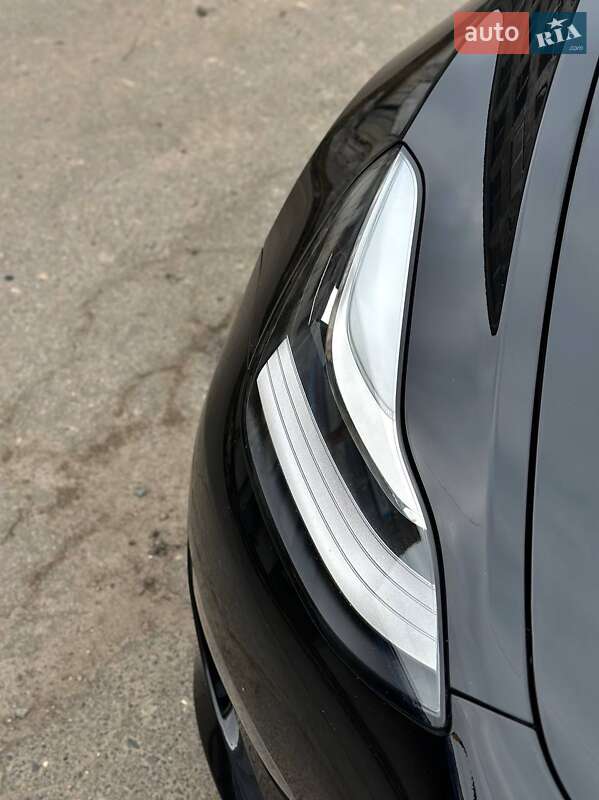 Седан Tesla Model 3 2019 в Сумах