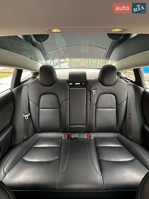 Седан Tesla Model 3 2019 в Сумах