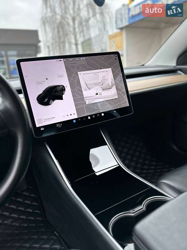 Седан Tesla Model 3 2019 в Сумах