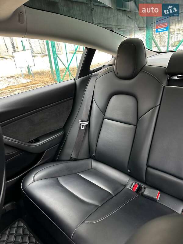 Седан Tesla Model 3 2019 в Сумах