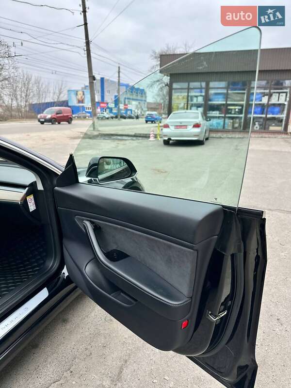 Седан Tesla Model 3 2019 в Сумах