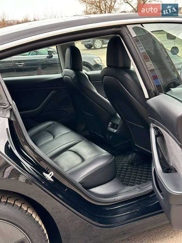 Седан Tesla Model 3 2019 в Сумах